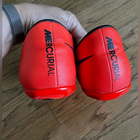 Nike bright red and blue Mercurial football boots in good condition US size 11.5 - Picture 3 of 7